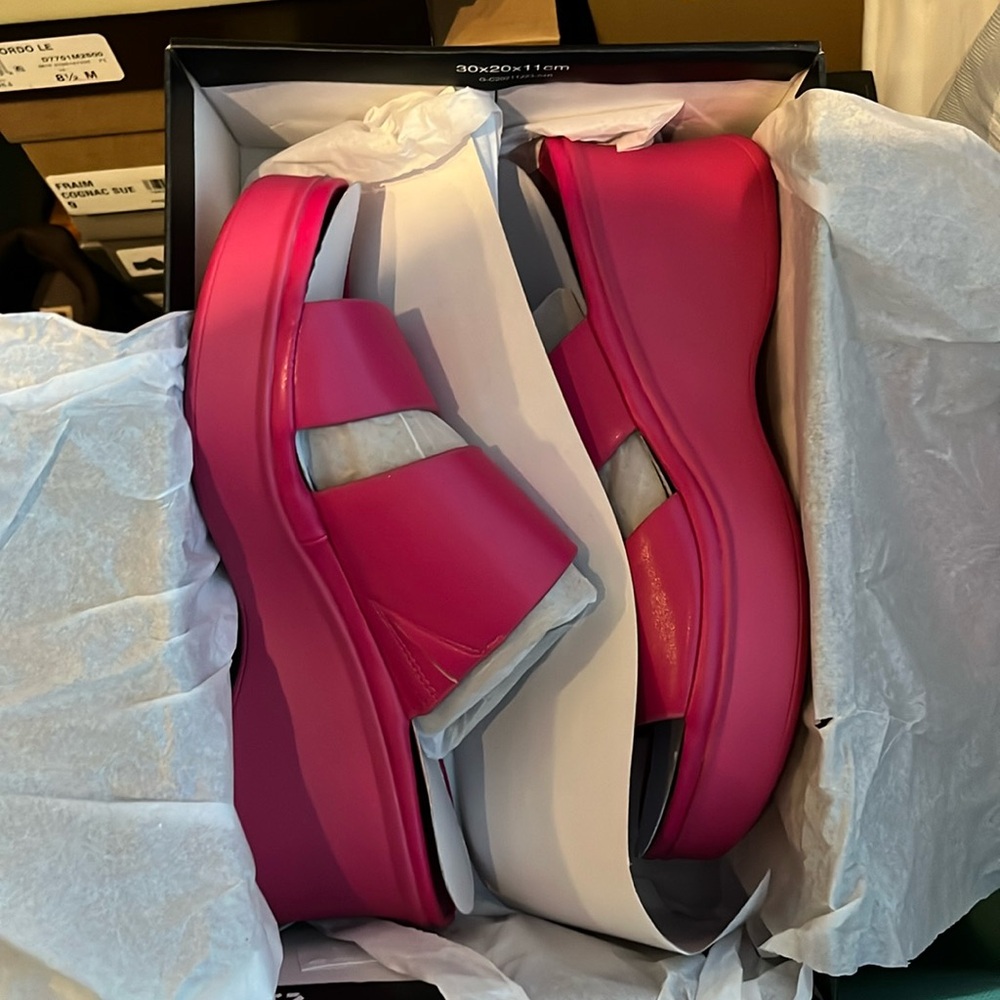 Naturalizer slide on sandals hot pink size 9